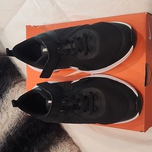 Nike Downshifter Sneaker for Boys size 1 Y